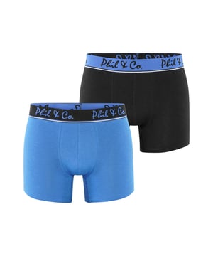 2-pack zwembroeken met een nauwsluitende pasvorm in klassieke ontwerpen van Phil & Co. Berlin. De zachte materiaalmix zorgt ervoor dat ze hun vorm behouden en comfortabel zijn om te dragen. De shorts hebben geen irriterende naden bij het zitvlak, terwijl de brede contrasterende tailleband de shorts de finishing touch geeft en ervoor zorgt dat de shorts niet afzakken en blijven zitten waar ze horen, zelfs onder druk. De set bestaat uit twee shorts in verschillende klassieke designs.