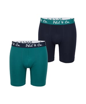 Ontdek onze retroshorts met lange pijpen voor heren in een praktische multi-pack van Phil & Co. Berlin. Bestel je nieuwe favoriete ondergoed vandaag nog en ervaar zelf de onverslaanbare prijs-kwaliteitverhouding waar Phil & Co. Berlin bekend om staat. Deze betaalbare herenslips bieden uitstekend comfort. De aangename katoenmix is zacht voor je huid, garandeert vormbehoud en biedt maximaal comfort. Deze shorts zijn vrij van irriterende naden bij het zitvlak. De brede contrasterende tailleband geeft de shorts een aantrekkelijke look en zorgt ervoor dat ze goed blijven zitten zonder in te snijden. Om krassen of jeuk te voorkomen, heeft Phil & Co. bewust afgezien van vervelende labels en de wasinstructies direct op de stof gedrukt.