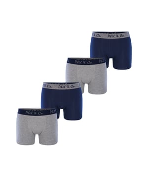 Strakke zwembroeken in klassieke ontwerpen van Phil & Co. Berlin. De zachte materiaalmix zorgt ervoor dat ze hun vorm behouden en comfortabel zijn om te dragen. De shorts hebben geen irriterende naden bij het zitvlak en de brede contrasterende tailleband geeft de shorts de finishing touch en zorgt ervoor dat de shorts niet afzakken en blijven zitten waar ze horen, zelfs onder druk. De set bestaat uit vier shorts in verschillende klassieke designs.