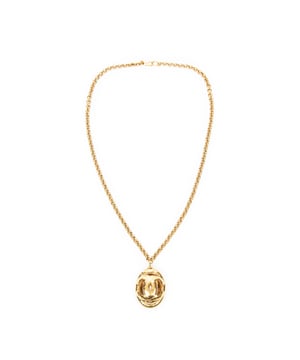 Chanel Bisutería Vintage CC Oval Pendant Chain Necklace  Collar en Oro Acero inoxidable sin níquel y Oro hardware. El producto esta en Excelentes Condiciones (A).
  Longitud de la cadena: 0 cm
  Ancho del colgante: 37 cm
  Altura del colgante: 5.5 cm 
  Accesorios incluidos: Box
  
  BrandCo Paris encuentra artículos raros y en las mejores condiciones a precios increíbles. ¡Vale la pena tener paciencia! Compra con confianza: todos los artículos de BrandCo Paris son seleccionados y autenticados cuidadosamente por nuestro equipo de expertos.
  Todos los artículos vienen con un certificado de autenticidad y un embalaje entregado por BrandCo Paris.
  Tabla de clasificación de la condición del artículo
  N (como nuevo)
  AA (perfecto estado)
  A (excelente estado)
  AB (muy buen estado)
  B (bueno/regular)