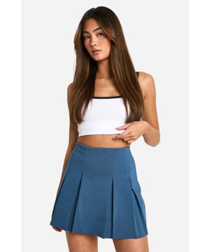 Stylish skort design combining shorts and skirt
        Flattering high-waisted fit
        Pleated front detail for added flair
        Smooth bengaline fabric for comfort
        Versatile piece for various casual occasions
    
    Embrace the best of both worlds with this chic skort from Boohoo. The clever design marries the comfort of shorts with the feminine appeal of a skirt, making it a must-have for your casual wardrobe. The high-waisted fit accentuates your silhouette, while the pleated front adds a touch of sophistication. Perfect for a range of casual events, from family gatherings to brunch with friends, this skort offers both style and practicality. Pair it with a cropped top and trainers for a trendy daytime look, or dress it up with a blouse and ballet flats for a more polished ensemble. The versatile nature of this piece ensures it will become a go-to favourite in your wardrobe, suitable for various settings and easily customised to suit your personal style.