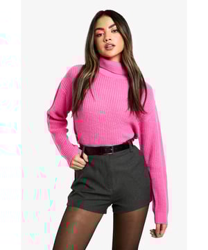 Cosy roll neck design for ultimate comfort
        Ribbed knit texture adds visual interest
        Cropped length for a modern silhouette
        Relaxed fit through the body for easy layering
        Versatile style suitable for various casual occasions
    
    This short basic roll neck jumper is a must-have addition to your casual wardrobe. The ribbed knit texture not only adds a touch of visual intrigue but also ensures warmth during cooler days. Its cropped length makes it perfect for pairing with high-waisted bottoms, creating a balanced and contemporary look. As seen on the model, try styling it with tailored shorts and sheer tights for an edgy twist on casual wear. For a more laid-back ensemble, pair it with your favourite jeans and trainers. The relaxed fit allows for easy layering, making it ideal for family gatherings or casual outings with friends. Whether you're heading to a coffee shop or a casual dinner, this jumper offers both style and comfort, embodying the Boohoo ethos of accessible fashion for the trend-conscious young woman.