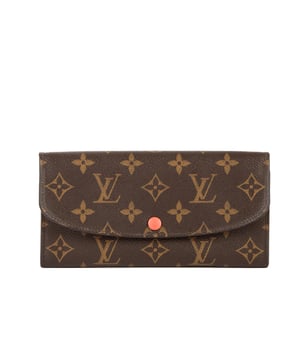 Louis Vuitton Accesorios Emilie  Cartera en Marrón/Naranja Lona recubierta y Latón dorado hardware. El producto esta en Perfectas Condiciones (AA).
  19x9.5x1.5 cm 
  Accesorios incluidos: None
  
  BrandCo Paris encuentra artículos raros y en las mejores condiciones a precios increíbles. ¡Vale la pena tener paciencia! Compra con confianza: todos los artículos de BrandCo Paris son seleccionados y autenticados cuidadosamente por nuestro equipo de expertos.
  Todos los artículos vienen con un certificado de autenticidad y un embalaje entregado por BrandCo Paris.
  Tabla de clasificación de la condición del artículo
  N (como nuevo)
  AA (perfecto estado)
  A (excelente estado)
  AB (muy buen estado)
  B (bueno/regular)