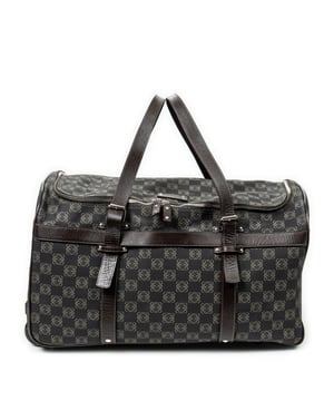 Loewe Bolsas Vintage Anagram Suitcase  Bolsa de viaje en Negro/Beige Lona recubierta y Plata hardware. El producto esta en Excelentes Condiciones (A).
  Dimensiones: 49x27x30 cm 
  Accesorios incluidos: Luggage Tag; Handle Strap
  Notas de Exterior: Ligeras manchas blancas, tirador de cremallera ligeramente desgastado
Notas de la correa/asa: Ligeramente desgastado
  BrandCo Paris encuentra artículos raros y en las mejores condiciones a precios increíbles. ¡Vale la pena tener paciencia! Compra con confianza: todos los artículos de BrandCo Paris son seleccionados y autenticados cuidadosamente por nuestro equipo de expertos.
  Todos los artículos vienen con un certificado de autenticidad y un embalaje entregado por BrandCo Paris.
  Tabla de clasificación de la condición del artículo
  N (como nuevo)
  AA (perfecto estado)
  A (excelente estado)
  AB (muy buen estado)
  B (bueno/regular)