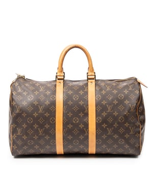 Louis Vuitton Tassen Keepall 45 Reistas in de Bruin Gecoat canvas in de Gouden Messing  hardware. Het product is in In Zeer Goede Staat (AB).
  Afmetingen: 45x24x20 cm 
  Inclusief accessoires: Luggage Tag; Handle Strap
  
  BrandCo Paris vindt zeldzame artikelen in de beste staat voor ongelooflijke prijzen. Het is de moeite waard om geduldig te zijn! Koop met vertrouwen: alle artikelen van BrandCo Paris worden zorgvuldig geselecteerd en geverifieerd door ons team van experts.

  Alle artikelen worden geleverd met een certificaat van echtheid en verpakt door BrandCo Paris.

  Classificatietabel voor de conditie van het artikel:

  N (als nieuw)
  AA (perfecte staat)
  A (uitstekende staat)
  AB (zeer goede staat)
  B (goede/redelijke staat)