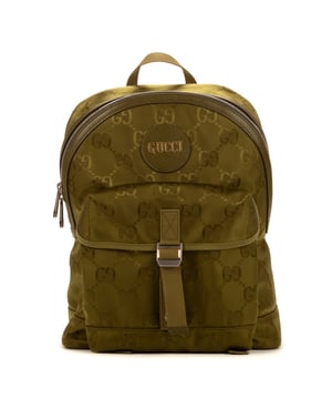 Gucci Tassen Off the Grid  Rugzak in de Groen Doek in de Zilver  hardware. Het product is in In Uitstekende Staat (A).
  Afmetingen: 29x35x9 cm 
  Inclusief accessoires: NONE
  
  BrandCo Paris vindt zeldzame artikelen in de beste staat voor ongelooflijke prijzen. Het is de moeite waard om geduldig te zijn! Koop met vertrouwen: alle artikelen van BrandCo Paris worden zorgvuldig geselecteerd en geverifieerd door ons team van experts.

  Alle artikelen worden geleverd met een certificaat van echtheid en verpakt door BrandCo Paris.

  Classificatietabel voor de conditie van het artikel:

  N (als nieuw)
  AA (perfecte staat)
  A (uitstekende staat)
  AB (zeer goede staat)
  B (goede/redelijke staat)