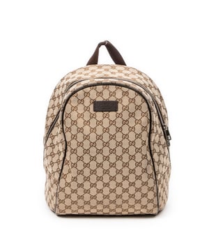 Gucci Tassen Zip Around Backpack  Rugzak in de Beige/Bruin Doek in de Zilver  hardware. Het product is in In Uitstekende Staat (A).
  Afmetingen: 31x33x13 cm 
  Inclusief accessoires: 
  Opmerkingen over de buitenkant: Licht geschaafde hoeken en velgen
  BrandCo Paris vindt zeldzame artikelen in de beste staat voor ongelooflijke prijzen. Het is de moeite waard om geduldig te zijn! Koop met vertrouwen: alle artikelen van BrandCo Paris worden zorgvuldig geselecteerd en geverifieerd door ons team van experts.

  Alle artikelen worden geleverd met een certificaat van echtheid en verpakt door BrandCo Paris.

  Classificatietabel voor de conditie van het artikel:

  N (als nieuw)
  AA (perfecte staat)
  A (uitstekende staat)
  AB (zeer goede staat)
  B (goede/redelijke staat)