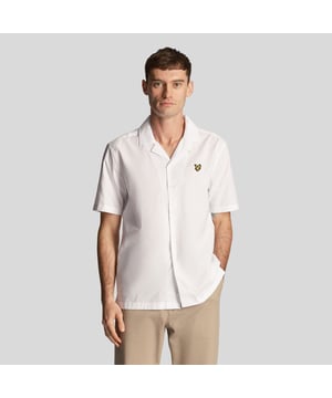 Classic collar.Short sleeves.Full button fastening.Lyle & Scott logo embroidered on the chest.Lightweight and soft texture.