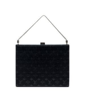 Louis Vuitton Tassen Ange PM Handtas in de Zwart Doek in de Zilver Messing  hardware. Het product is in In Uitstekende Staat (A).
  Afmetingen: 17x13x2 cm 
  Inclusief accessoires: Mirror
  
  BrandCo Paris vindt zeldzame artikelen in de beste staat voor ongelooflijke prijzen. Het is de moeite waard om geduldig te zijn! Koop met vertrouwen: alle artikelen van BrandCo Paris worden zorgvuldig geselecteerd en geverifieerd door ons team van experts.

  Alle artikelen worden geleverd met een certificaat van echtheid en verpakt door BrandCo Paris.

  Classificatietabel voor de conditie van het artikel:

  N (als nieuw)
  AA (perfecte staat)
  A (uitstekende staat)
  AB (zeer goede staat)
  B (goede/redelijke staat)