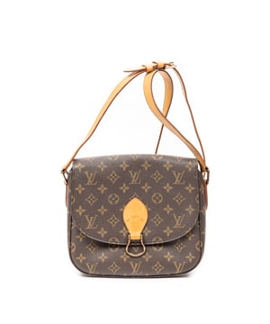 Louis Vuitton Tassen St-Cloud GM Schoudertas in de Bruin Gecoat canvas in de Gouden Messing  hardware. Het product is in In Zeer Goede Staat (AB).
  Afmetingen: 24x23x6.5 cm 
  Inclusief accessoires: None
  Opmerkingen over de buitenkant: Lichte vlekken op de vèchetta
Opmerkingen over de binnenkant: Krassen op voering, Lichte kreukels op voering, Verkleurde binnenste poc
Opmerkingen over de band/het handvat: Lichte vervuilingen, Licht versleten
  BrandCo Paris vindt zeldzame artikelen in de beste staat voor ongelooflijke prijzen. Het is de moeite waard om geduldig te zijn! Koop met vertrouwen: alle artikelen van BrandCo Paris worden zorgvuldig geselecteerd en geverifieerd door ons team van experts.

  Alle artikelen worden geleverd met een certificaat van echtheid en verpakt door BrandCo Paris.

  Classificatietabel voor de conditie van het artikel:

  N (als nieuw)
  AA (perfecte staat)
  A (uitstekende staat)
  AB (zeer goede staat)
  B (goede/redelijke staat)
