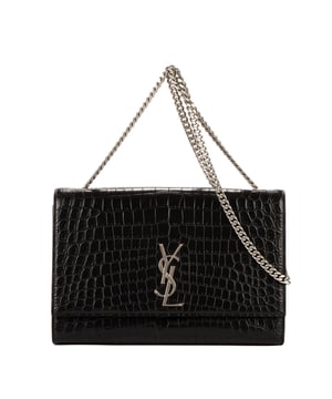 Yves Saint Laurent Bolsas Kate Large Bolso bandolera en Negro Piel de becerro y Plata hardware. El producto esta en Perfectas Condiciones (AA).
  Dimensiones: 25x15.5x5.5 cm 
  Accesorios incluidos: Dustbag
  
  BrandCo Paris encuentra artículos raros y en las mejores condiciones a precios increíbles. ¡Vale la pena tener paciencia! Compra con confianza: todos los artículos de BrandCo Paris son seleccionados y autenticados cuidadosamente por nuestro equipo de expertos.
  Todos los artículos vienen con un certificado de autenticidad y un embalaje entregado por BrandCo Paris.
  Tabla de clasificación de la condición del artículo
  N (como nuevo)
  AA (perfecto estado)
  A (excelente estado)
  AB (muy buen estado)
  B (bueno/regular)
