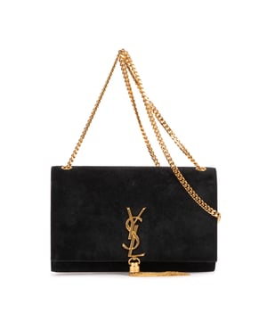 Yves Saint Laurent Bolsas Medium Tassel Kate  Bolso bandolera en Negro Piel de becerro y Oro hardware. El producto esta en Excelentes Condiciones (A).
  Dimensiones: 24x16x5 cm 
  Accesorios incluidos: None
  Notas de Exterior: Cuero de gamuza descolorido y mancha marrón
Notas de Hardware: Arañazos
  BrandCo Paris encuentra artículos raros y en las mejores condiciones a precios increíbles. ¡Vale la pena tener paciencia! Compra con confianza: todos los artículos de BrandCo Paris son seleccionados y autenticados cuidadosamente por nuestro equipo de expertos.
  Todos los artículos vienen con un certificado de autenticidad y un embalaje entregado por BrandCo Paris.
  Tabla de clasificación de la condición del artículo
  N (como nuevo)
  AA (perfecto estado)
  A (excelente estado)
  AB (muy buen estado)
  B (bueno/regular)
