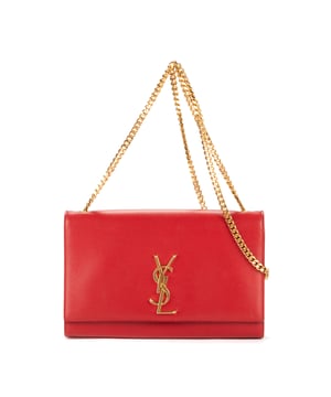 Yves Saint Laurent Bolsas Tassel Kate Medium Bolso bandolera en Rojo Piel de becerro y Oro hardware. El producto esta en Perfectas Condiciones (AA).
  Dimensiones: 24x16x5 cm 
  Accesorios incluidos: None
  Notas de Interior: Logotipo descolorido, polvo de mancha blanca
  BrandCo Paris encuentra artículos raros y en las mejores condiciones a precios increíbles. ¡Vale la pena tener paciencia! Compra con confianza: todos los artículos de BrandCo Paris son seleccionados y autenticados cuidadosamente por nuestro equipo de expertos.
  Todos los artículos vienen con un certificado de autenticidad y un embalaje entregado por BrandCo Paris.
  Tabla de clasificación de la condición del artículo
  N (como nuevo)
  AA (perfecto estado)
  A (excelente estado)
  AB (muy buen estado)
  B (bueno/regular)