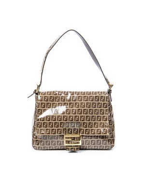 Fendi Tassen Mama Forever  Schoudertas in de Bruin Gecoat canvas in de Goud  hardware. Het product is in In Uitstekende Staat (A).
  Afmetingen: 28x19x11 cm 
  Inclusief accessoires: None
  Opmerkingen over de binnenkant: Lichte vlekken op de binnenvoering
  BrandCo Paris vindt zeldzame artikelen in de beste staat voor ongelooflijke prijzen. Het is de moeite waard om geduldig te zijn! Koop met vertrouwen: alle artikelen van BrandCo Paris worden zorgvuldig geselecteerd en geverifieerd door ons team van experts.

  Alle artikelen worden geleverd met een certificaat van echtheid en verpakt door BrandCo Paris.

  Classificatietabel voor de conditie van het artikel:

  N (als nieuw)
  AA (perfecte staat)
  A (uitstekende staat)
  AB (zeer goede staat)
  B (goede/redelijke staat)