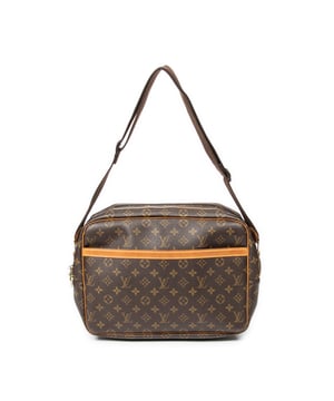 Louis Vuitton Taschen Reporter GM Umhängetasche und Braun Beschichtete Leinwand und Goldenes Messing hardware. Das Produkt ist auf in sehr gutem Zustand (AB).
  Abmessungen: 37x26x15 cm 
  Zubehör inklusive: 
  
  BrandCo Paris hat seltene Artikel und die besten Konditionen zu unglaublichen Preisen vorgestellt. Geduld lohnt sich! Kaufen Sie mit Vertrauen: Alle Artikel von BrandCo Paris sind von unserem Expertenteam ausgewählt und authentisch.
  Alle Artikel enthalten ein Echtheitszertifikat und wurden von BrandCo Paris übernommen.
  Tabelle zur Klassifizierung des Artikelzustands
  N (wie neu)
  AA (perfekter Zustand)
  A (ausgezeichneter Zustand)
  AB (sehr guter Zustand)
  B (gut/mittelmäßig)