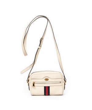 Gucci Tassen Mini Web Ophidia Crossbody  Schoudertas in de Ivoor Kalfsleer in de Goud  hardware. Het product is in In Uitstekende Staat (A).
  Afmetingen: 17.5x12x5.5 cm 
  Inclusief accessoires: None
  Opmerkingen over de buitenkant: Lichte kreukels, klein vlekje op de voering van de ritssluiting
  BrandCo Paris vindt zeldzame artikelen in de beste staat voor ongelooflijke prijzen. Het is de moeite waard om geduldig te zijn! Koop met vertrouwen: alle artikelen van BrandCo Paris worden zorgvuldig geselecteerd en geverifieerd door ons team van experts.

  Alle artikelen worden geleverd met een certificaat van echtheid en verpakt door BrandCo Paris.

  Classificatietabel voor de conditie van het artikel:

  N (als nieuw)
  AA (perfecte staat)
  A (uitstekende staat)
  AB (zeer goede staat)
  B (goede/redelijke staat)