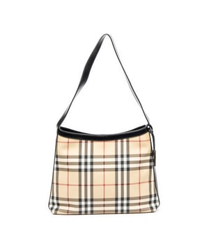 Burberry Bolsas Square Hobo  Bolso bandolera en Beige/Negro Lona recubierta y Plata hardware. El producto esta en Excelentes Condiciones (A).
  Dimensiones: 29x25x7 cm 
  Accesorios incluidos: charm
  
  BrandCo Paris encuentra artículos raros y en las mejores condiciones a precios increíbles. ¡Vale la pena tener paciencia! Compra con confianza: todos los artículos de BrandCo Paris son seleccionados y autenticados cuidadosamente por nuestro equipo de expertos.
  Todos los artículos vienen con un certificado de autenticidad y un embalaje entregado por BrandCo Paris.
  Tabla de clasificación de la condición del artículo
  N (como nuevo)
  AA (perfecto estado)
  A (excelente estado)
  AB (muy buen estado)
  B (bueno/regular)