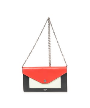 Celine Taschen Tricolor Envelope Wallet on Chain  Umhängetasche und Schwarz/Rot/Hellgrün Kalbsleder und Silber hardware. Das Produkt ist auf in ausgezeichnetem Zustand (A).
  Abmessungen: 21x12.5x3 cm 
  Zubehör inklusive: 
  
  BrandCo Paris hat seltene Artikel und die besten Konditionen zu unglaublichen Preisen vorgestellt. Geduld lohnt sich! Kaufen Sie mit Vertrauen: Alle Artikel von BrandCo Paris sind von unserem Expertenteam ausgewählt und authentisch.
  Alle Artikel enthalten ein Echtheitszertifikat und wurden von BrandCo Paris übernommen.
  Tabelle zur Klassifizierung des Artikelzustands
  N (wie neu)
  AA (perfekter Zustand)
  A (ausgezeichneter Zustand)
  AB (sehr guter Zustand)
  B (gut/mittelmäßig)