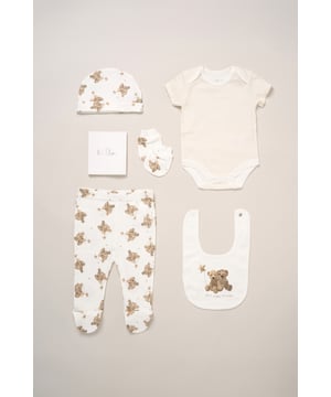 This 6-piece set from Rockabye Baby Boutique includes a bodysuit, footed trousers, bib, hat, mitts, and a memory book, all featuring an adorable all-over illustrated print. Soft and practical, it’s perfect for your little one’s first moments and makes a thoughtful gift to treasure precious memories.