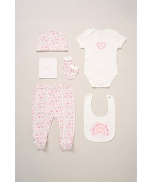This 6-piece set from Rockabye Baby Boutique includes a bodysuit, footed trousers, bib, hat, mitts, and a memory book, all featuring an adorable all-over illustrated print. Soft and practical, it’s perfect for your little one’s first moments and makes a thoughtful gift to treasure precious memories.