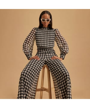 Round neck, Long sleeves, Gingham print, Cropped fitAbout the brandFASHION IS OUR DNARiver Island is an icon of the British high street. Inspired by the latest trends and our heritage style archives, we've been serving style and leading trends for over sixty years.We make fashion for real people with real lives, who want to look real good. Because life's a celebration - let's dress for it.
