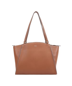This uniquely shaped leather tote bag combines elegance with practicality, featuring a spacious central compartment secured by a top zip, perfect for work or casual outings. It offers convenient organization with external slip pockets on both sides, an internal zip pocket, and an additional slip pocket inside. Designed for comfort, the long shoulder handles make it easy to carry all day, while the clean silhouette is elevated by a sleek metal logo pin for a touch of refined style. D:18cm W:42.5cm H:27.5