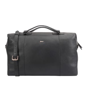 This Paul Costelloe ODELIA Weekend/Duffle Bag benefits from having top handles and an adjustable shoulder strap so you can wear it however you find most comfortable! Roomy enough for all your overnight essentials. It is sturdy yet light to carry. Perfect for long weekend stay or as a hospital bag for you and the new baby.  Designed with one large main compartment as well as a secure interior pockets, it can hold all your essentials with ease. D:21cm W:48cm H:26cm