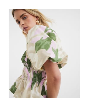 Petite collection, Floral print, Square neckline, Puff sleeves, Shirred detailAbout the brandFASHION IS OUR DNARiver Island is an icon of the British high street. Inspired by the latest trends and our heritage style archives, we've been serving style and leading trends for over sixty years.We make fashion for real people with real lives, who want to look real good. Because life's a celebration - let's dress for it.