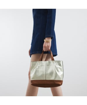 Leather, Metallic, Grab handles, Interior zipped pocket, Popper fastening, Handle drop: 13cm, H: 22cm x W: 32cm x D: 9cmAbout the brandFASHION IS OUR DNARiver Island is an icon of the British high street. Inspired by the latest trends and our heritage style archives, we've been serving style and leading trends for over sixty years.We make fashion for real people with real lives, who want to look real good. Because life's a celebration - let's dress for it.