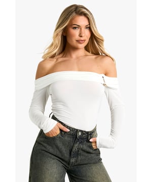 Chic Bardot neckline for an alluring off-shoulder look
        Sleek long-sleeved design for versatile styling
        Figure-hugging bodysuit silhouette
        Decorative metal detail adds a touch of glamour
        Seamless fit perfect for layering or wearing solo
    
    Make a statement with this eye-catching Bardot bodysuit, a must-have piece for your night-out wardrobe. The off-shoulder neckline exudes confidence and femininity, while the form-fitting silhouette accentuates your curves. Style it with high-waisted wide-leg jeans and strappy heels for a balanced look that's perfect for drinks with the girls or a night at the club. For a more daring ensemble, pair it with a leather mini skirt and ankle boots. The versatile design allows for effortless transition from day to night - throw on a blazer for a chic office-to-bar outfit. The metal detail adds a subtle touch of sophistication, making this bodysuit a standout piece for any social occasion. Whether you're hitting the town or meeting friends for a casual catch-up, this Boohoo bodysuit is your go-to for effortless style and comfort.