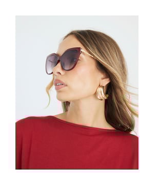Cat eye shaped, Metal framed, Gold arm, Tinted lensesAbout the brandFASHION IS OUR DNARiver Island is an icon of the British high street. Inspired by the latest trends and our heritage style archives, we've been serving style and leading trends for over sixty years.We make fashion for real people with real lives, who want to look real good. Because life's a celebration - let's dress for it.
