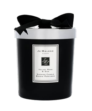 Experience the enchanting aroma of the Jo Malone Velvet Rose & Oud Candle, a luxurious floral amber fragrance that captivates the senses. Launched in 2012, this exquisite candle features a spicy top note of Clove, perfectly complemented by the floral heart of Damask Rose. The rich base note of Oud adds depth and sophistication, creating an inviting atmosphere in any space. With a burn time of up to 45 hours, this candle is elegantly presented with a beautifully adorned lid and bow. Dimensions: H9.2 x W7.5 cm. Please note: Packaging may vary and matches are not included.