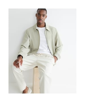 Regular fit, Collared, Chest slip pockets, Zipped side pockets, Zipped fastening, Long sleeved, LightweightAbout the brandFASHION IS OUR DNARiver Island is an icon of the British high street. Inspired by the latest trends and our heritage style archives, we've been serving style and leading trends for over sixty years.We make fashion for real people with real lives, who want to look real good. Because life's a celebration - let's dress for it.