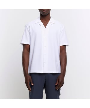 Regular fit, Seersucker fabric, Revere collar, Short sleeves, Button fasteningAbout the brandFASHION IS OUR DNARiver Island is an icon of the British high street. Inspired by the latest trends and our heritage style archives, we've been serving style and leading trends for over sixty years.We make fashion for real people with real lives, who want to look real good. Because life's a celebration - let's dress for it.