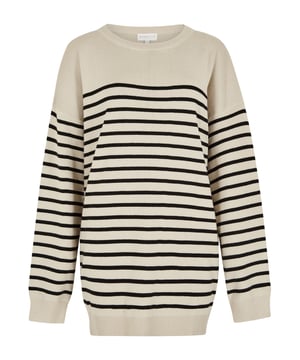 Dieser Strickpullover besticht durch ein zeitloses Streifendesign und einen klassischen Rippenstrick. Das mittelschwere Modell ist lang geschnitten, hat einen Rundhalsausschnitt und lange Ärmel.
