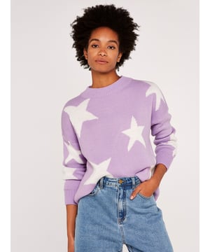 Kuschelig mit Wow-Effekt! Der Pullover von APRICOT ist weich und anschmiegsam. Das Sternmuster sorgt gleichzeitig dafür, dass er zum absoluten Hingucker wird. Die lässige Schnittführung rundet das Modell gekonnt ab. Ein must-have in unserer Garderobe!