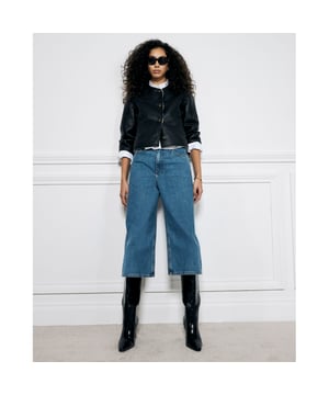 Denim, High waisted, Cropped, Belt loops, Side slip pockets, Button and zip fasteningAbout the brandFASHION IS OUR DNARiver Island is an icon of the British high street. Inspired by the latest trends and our heritage style archives, we've been serving style and leading trends for over sixty years.We make fashion for real people with real lives, who want to look real good. Because life's a celebration - let's dress for it.