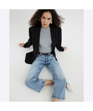 High waisted, Relaxed straight fit, Denim fabric, Belt loops, Classic 5 pockets, Crop length, Button and zip fasteningAbout the brandFASHION IS OUR DNARiver Island is an icon of the British high street. Inspired by the latest trends and our heritage style archives, we've been serving style and leading trends for over sixty years.We make fashion for real people with real lives, who want to look real good. Because life's a celebration - let's dress for it.