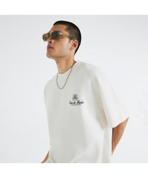 Oversized fit, Crew neck, Casa patch print, Textured, Short sleeves, LightweightAbout the brandFASHION IS OUR DNARiver Island is an icon of the British high street. Inspired by the latest trends and our heritage style archives, we've been serving style and leading trends for over sixty years.We make fashion for real people with real lives, who want to look real good. Because life's a celebration - let's dress for it.