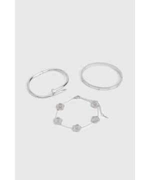 Set of three complementary bracelets for effortless layering
        Nail-inspired bangle with contemporary design elements
        Sleek bangle featuring subtle decorative detailing
        Delicate chain bracelet with floral-inspired motifs
        Adjustable chain length for customised fit
    
    Add instant sophistication to any outfit with this versatile 3-pack of silver-toned bracelets. The striking nail-inspired bangle brings an edgy twist to your wrist stack, whilst the sleek detailed bangle offers understated elegance. Completing the trio, the delicate chain bracelet with its charming floral elements adds a touch of femininity. Perfect for mixing and matching, wear them together for maximum impact or individually for a more subtle statement. These bracelets transition seamlessly from daytime casual to evening drinks with the girls. Style with a simple white tee and jeans for brunch, or pair with a floaty dress for garden parties. The neutral metallic finish ensures these pieces will complement your entire wardrobe, making them an essential accessory for the fashion-forward Boohoo woman.