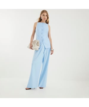 Linen blend fabric, Wide leg, Belt loops, Pleated, Pockets, Zip fasteningAbout the brandFASHION IS OUR DNARiver Island is an icon of the British high street. Inspired by the latest trends and our heritage style archives, we've been serving style and leading trends for over sixty years.We make fashion for real people with real lives, who want to look real good. Because life's a celebration - let's dress for it.