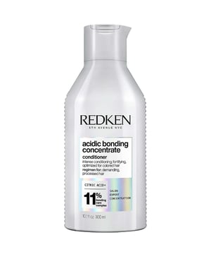 Revitalize your hair with Redken Acidic Bonding Concentrate Conditioner, designed for damaged and colour-treated hair. This powerful formula nourishes all hair types, providing deep hydration and reducing breakage while protecting against colour fade. Infused with Citric Acid, it strengthens weak bonds, enhancing resilience after bleaching. Its pH-balanced formula defends against heat styling and chemical treatments, leaving hair vibrant and healthy. For best results, pair with Redken Acidic Bonding Concentrate Shampoo. Apply to wet hair after shampooing, then rinse thoroughly.