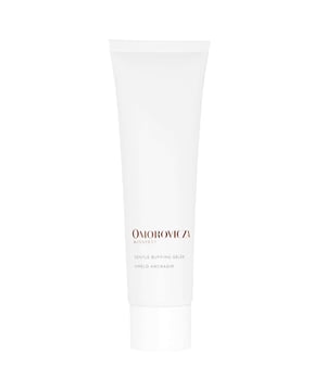 Experience radiant skin with Oskia's Micro Exfoliating Balm. This luxurious exfoliant removes dead skin cells, revealing a smoother, luminous complexion. Infused with MSM particles and silica, it strengthens your skin's barrier while leaving it soft. Essential nutrients and prebiotics nourish for optimal health. Gently massage onto your face in circular motions, avoiding the eye area. Add water to transform it into a milky texture, then rinse thoroughly. For best results, use 2-3 times a week. Key ingredients include Sweet Almond Oil, Shea Butter, and Vitamin E.