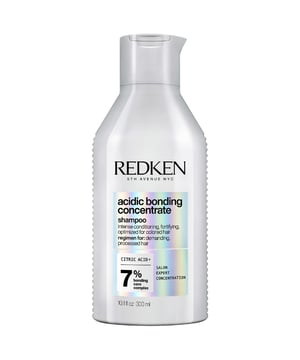 Entdecken Sie die Kraft des Redken Acidic Bonding Concentrate Shampoos, die ultimative Lösung für alle Haartypen. Dieses reichhaltige Shampoo pflegt tiefenwirksam, reduziert Haarbruch und schützt die Haarfarbe vor dem Verblassen. Angereichert mit Zitronensäure stärkt es die Haarbindungen und verbessert die Widerstandsfähigkeit nach der Coloration. Mit einer pH-ausgleichenden Formel schützt es vor Schäden durch Hitzestyling und chemische Behandlungen. Erleben Sie gesund aussehendes Haar, das revitalisiert wirkt. Für die besten Ergebnisse kombinieren Sie es mit dem Acidic Bonding Concentrate Conditioner für eine vollständige Haarpflegeroutine.
