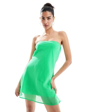 Dresses by ASOS DESIGN Too good to only wear once Plain design Bandeau style Sleeveless style Cowl back Regular fitSold By: Asos
