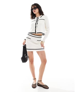 Skirts by Vero Moda Part of a co-ord set Top sold separately High rise Elasticated waistband Front pockets Slim fitSold By: Asos