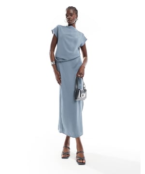 Dresses by ASOS DESIGN Too good to only wear once High neck Short sleeves Button-keyhole back Regular fitSold By: Asos