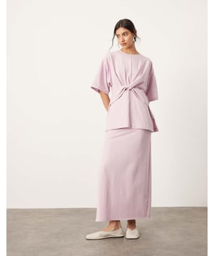 Skirts by ASOS EDITION AM-to-PM potential Plain design High rise Side split Regular fitSold By: Asos