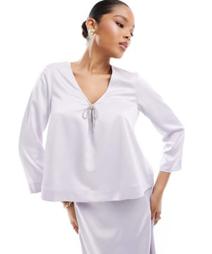 Tops by Vero Moda The foundation of your outfit V-neck Long sleeves Diamante bow detail Regular fitSold By: Asos