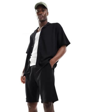 Shorts by Jack & Jones Part of a co-ord set Shirt sold separately Regular rise Elasticated drawstring waist Functional pockets Regular fitSold By: Asos